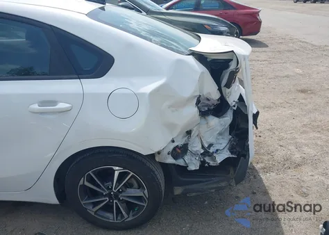 2022 Kia Forte Lxs z USA, uszkodzony, nr VIN 3KPF24AD4NE483844